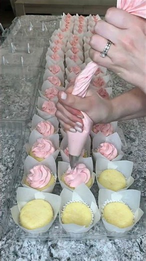 Lemon cupcake, raspberry lemon buttercream, and a fresh raspberry #cupcakedecorating #bake