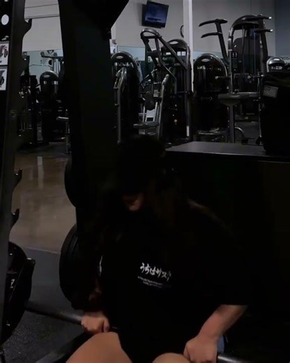 thick thighs 🥵😍 💕 #bodybuilding #motivation #buildingmuscles #gymgirl #gymrat #fitness #muscle