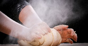 Ces 3 ingrédients qu'on a tous à la maison permettent de faire de la pâte à sel (et d'occuper les enfants !)