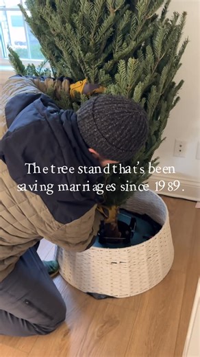 Everyday Melissa & Katie on Instagram: "I will never stop talking about it. 😝 Comment ‘tree stand’ to shop. It literally takes under 2 minutes to put you your tree."