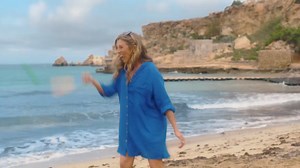 The fourth and final series of Sky Original, Breeders, brings the biggest parenting challenge that Paul and Ally have ever faced, as 18-year-old Luke drops a bombshell at Christmas dinner that will change everyone’s lives forever. No longer in Luke’s shadow, 16-year-old Ava experiences her own bombshell moment as she falls for the charismatic Holly (Jessie Williams). Watch now on Sky Comedy! 👉https://www.sky.com/ie/tv | Evokedotie