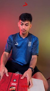 Unboxing Jersey Fantasy Timnas Keren dari Parade Apparel 😍 Mau custom jersey kayak gini juga ? Dapatkan banyak promo dari Parade Apparel: ✅ FREE Desain KILAT 30 Menit ✅ Pasti diinfo progress pengerjaannya ✅ Pengerjaan Kilat 8 Jam kerja jadi, tanpa biaya tambahan ✅ FREE UPGRADE bahan Premium ✅ FREE Ongkir se-Indonesia ✅ DISKON HARGA hingga Rp50rb/pcs Belum Punya Desain? Tenang, Kita bantu buatin, GRATIS! Yuk Konsultasi Sekarang! 👇 | Parade Apparel