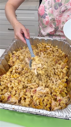 Easy dinner to feed a crowd! #recipe #easyrecipe #dinner #pasta #chicken | Justine Kameron