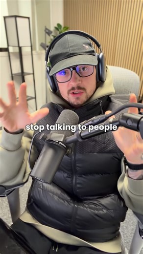 BEN HAWKSWORTH - Business Consultant on Instagram: "Said person is doing X per month, how do you even know that? Y told me (not the said person) This is happening more than ever before Are we building companies and solving problems at scale, or just comparing 🍆 sizes (or 🍑 sizes, unsure on female version of this)? You should be waking up each day focusing on your own mission, problems and solutions within your offer Not comparing to what people or mentors or claims online from PIF months Espec