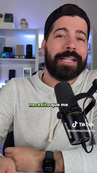 TELEFONO DE TESLA en 2024? 🤔 Esto es lo que sabemos… y lo que no. ¿Te imaginas un teléfono compatible con Starlink para tener internet satelital en cualquier parte del mundo, que además se cargue con energía solar y te permita controlarlo con tu mente gracias a Neuralink? Suena impresionante, ¿verdad? Este rumor sobre el “Tesla Pi Phone” ha circulado desde hace años, alimentado por especulaciones de internet. Aunque la idea de un smartphone Tesla parece increíble, la realidad es que Elon Musk h