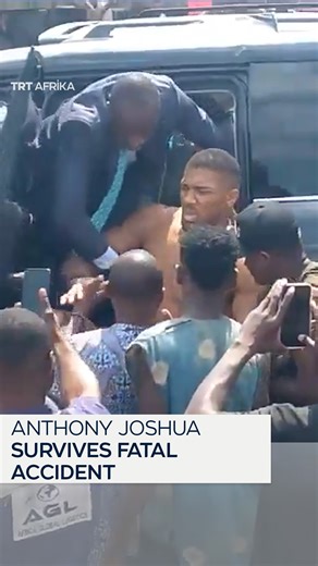 Footage captures the moment British-Nigerian boxing icon Anthony Joshua was pulled out of his car after an accident in Nigeria's Ogun State on Monday. Police say two people died in the crash, which occurred when Joshua's car collided with another vehicle. | TRT Afrika