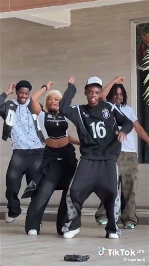 Who had the best steeze? Bibi vs. Joezy vs. Alien Boy! 🕺💃