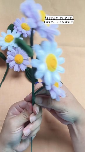 Aster fuzzy wire flower #fuzzywireflower #diyflower #handmadeflower | Crafty Ivy