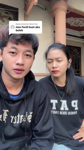 Mas Ferdi and Friends Sing Together