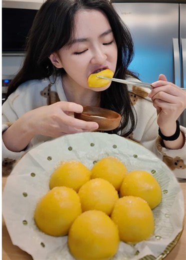 Delicious Sticky Bean Buns ASMR