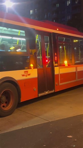 Toronto Transit Commission | 1021 on 112C West Mall
