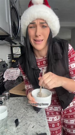 Erica | Anderson Acres on Instagram: "Homemade Christmas Gifts Part 6/7 - Homemade Flavored Salts Ingredients VANILLA SALT 1/2c coarse sea salt 1-2 vanilla beans, split Add half the salt and the beans from the vanilla to a coffee grinder or mortar and pestle. Pulse or crush. Add the remaining salt and stir to combine. Bake in the oven at 170 for 30 minutes. ITALIAN HERB SALT 1/2c course sea salt 1/4c rosemary, chopped 1/4c sage, chopped 1/4c thyme, chopped Add half the salt and the herbs to a co