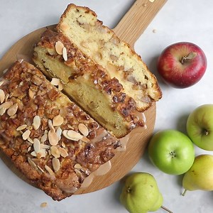 181 reactions · 61 shares | This apple-and-pear fritter tray bake is a great way to use up apples and pears! Plus, your home will be filled with an intoxicating aroma from the sweet fruit and warm cinnamon. Win, win! Find the full recipe here: https://bit.ly/3Akb0ky #sponsored | Woolworths TASTE Magazine | Facebook