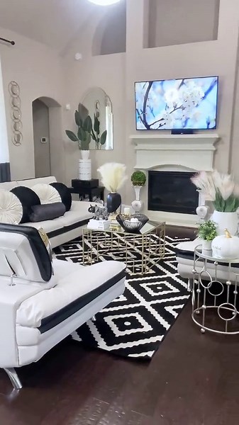 Modern Black-and-White Living Room: Chic, Clean, and Timeless
