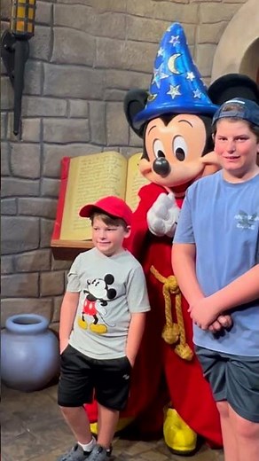 Meeting Sorcerer Mickey & Minnie Mouse Meet & Greet in Hollywood Studios at Disney World