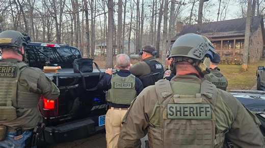 Suspect dead after police standoff in Somerville