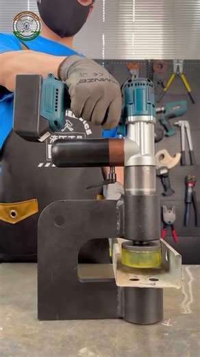 Rechargeable 1680W Electric Punching Machine Channel Steel Hydraulic Puncher #shorts