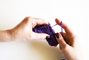 Slow-Motion Make 1 - v e r y p i n k . c o m - knitting patterns and video tutorials