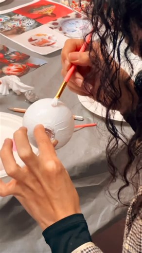 Last Sunday we spent a cozy evening in the studio painting our own Christmas baubles — warm lights, Christmas music, and lots of sparkles. Everyone created a tiny masterpiece, from snowy scenes to cute festive details. So much laughter, calm, and Christmas magic in one place. 🎄✨ | Malta Art Events