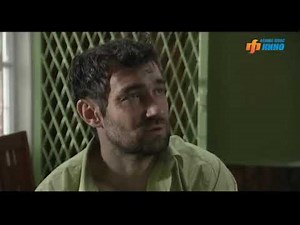 Knock Out a Police Integrating Officer and Steal His Full Uniform to Escape