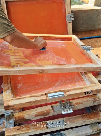 Semprot, rontok, bersih, auto siap cetak. Info order sablon kaos? DM atau WA 088233700263 #sablon #batang24jam #sablonkaos #sabloncustom #serigrafia