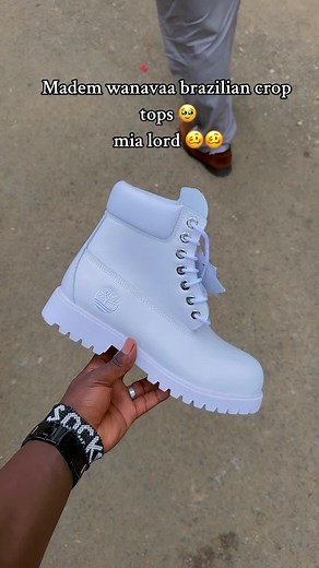 And ladies doing challenge in this sound are something else weuh mungu nishikilie 😂😂 #fyp #sneakers #brazil #brazilian #croptops