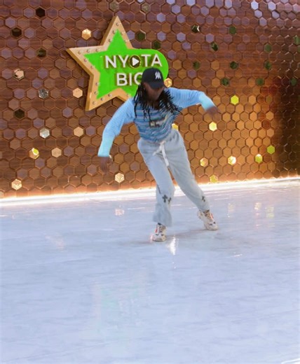 Most stages are filled with male dancers but B-Girl Papi brought her own powerful style to Nyota Bigi. She left the judges in awe and smiles on their faces! If you missed it, don’t worry! Nyota Bigi inaonekana kila Jumapili saa 3 usiku na marudio kila Jumatatu, Jumatano & Ijumaa saa 12 jioni na Jumamosi saa 2 usiku. Usikose kutazama full kipindi kupitia @tvetanzania Sponsored by @kuntaproductionsafrica @serengetibeer @tvetanzania @efmtanzania @bxtrarecords @vodacomtanzania #NyotaBigi2025 #Talant