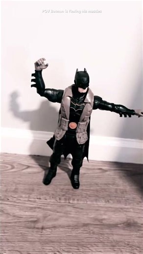 POV Batman flexing how strong he is￼ .😯💪