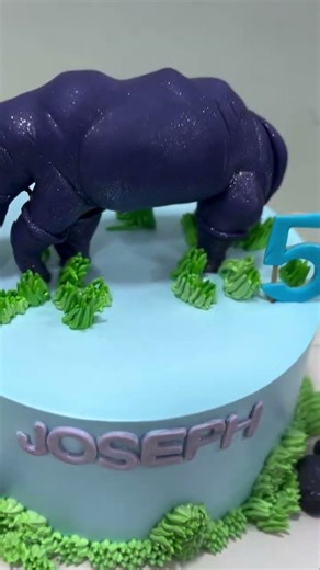 #carlovers #red #cakedecorating #foodie