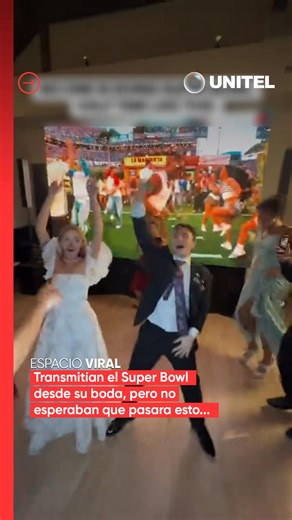Durante una boda donde proyectaron el Super Bowl en pantalla para ver el espectacular show de medio tiempo de Bad Bunny, se vivió una celebración de amor inolvidable #Unitel #EspacioViral #SuperBowl #BadBunny #Boda | UNITEL