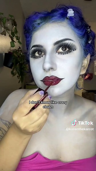 DIY Fangs Makeup Tutorial for Halloween