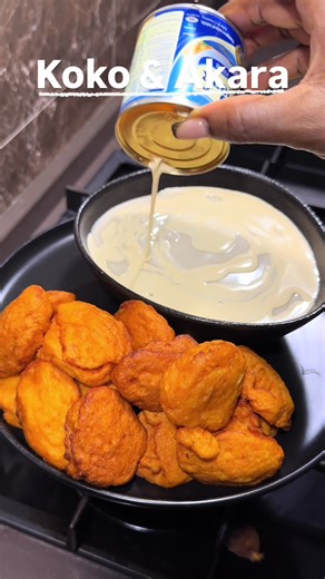 Iftar Day 9 🤎✨ Hot Koko & crispy Akara to break our fast 😍 Soft inside, crunchy outside… just the way we love it! Would you dip your Akara inside the Koko or eat it separately? 👀👇 #IftarDay9 #RamadanMeals #KokoAndAkara #TemmysKitchen