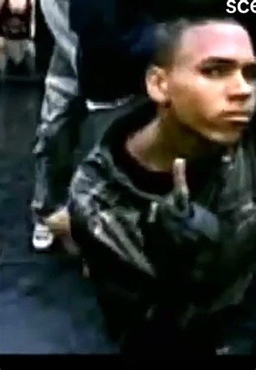 He forgot he had to let Chris Brown win😭 #2000s #dancebattle #chrisbrown #stomptheyard #creatorsearchinsights