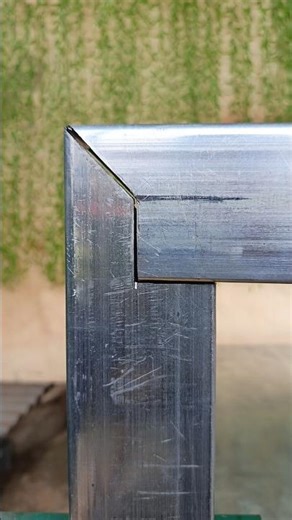 Great trick for making 90° cuts in square pipe.