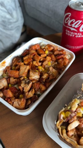 #UberEatsPartner This has to be one of my favourite take out spots in Toronto when I want quick comfort food. Grillies makes the perfect tacos and bowls to satisfy any craving. If you've never had the chance to try it Nov 16th-30th, is the perfect time because on Uber Eats. @Uber if you spend $30, you save $8 at all locations of Grillies. ONLY on #ubereats! Terms Apply. See Uber Eats app for details.