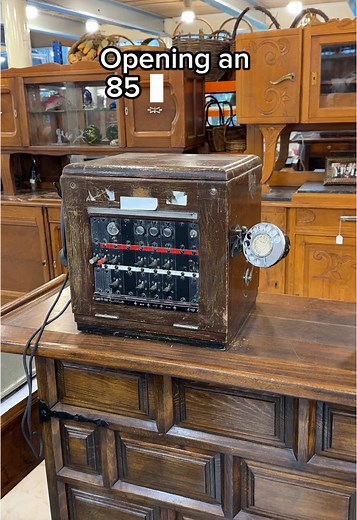 Step back in time with this vintage manual telephone switchboard—a true piece of telecommunications history. Imagine the stories it could tell! #DemodeAntiques #VintageFinds #CollectorVibes #TimelessTreasures #TelecomHistory”