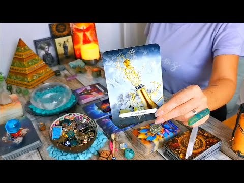 AQUARIUS - "CAREER & MONEY READING" - MID - DECEMBER 2025