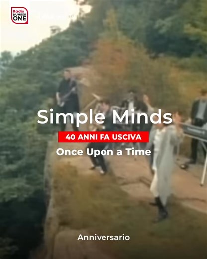 Sono 40 anni oggi per “Once Upon a Time”, il settimo album dei Simple Minds. Adottarono, in quel 1985, un suono ampio, epico, pensato per grandi palchi! Grazie anche e soprattutto a Jimmy Iovine, che aveva lavorato - giusto per fare due esempi - con John Lennon e Bruce Springsteen 💪🎶 L’album contiene “Alive and Kicking”, che ha praticamente bissato il successo di “Don’t You”, uscita qualche mese prima. C’è anche “Sanctify Yourself”, di cui esiste anche una extended version da oltre 7 minuti! �