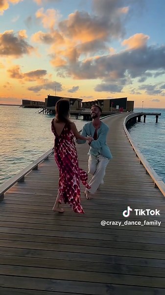 Танцуй с Centara Hotels & Resorts в Мальдивах