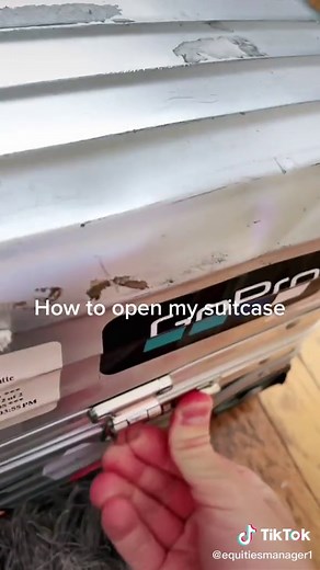 How to Open a Rimowa Suitcase: Unlocking Tips and Tricks