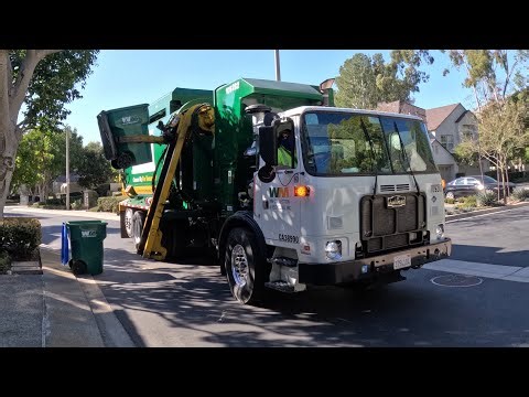 WM *BRAND NEW* Autocar ACX Amrep Side Loader Garbage Truck