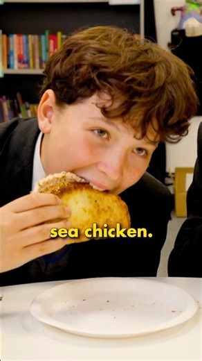 British Highschoolers try Lobster Rolls for the first time!