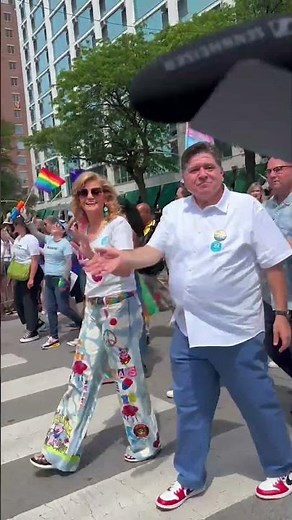 Gov. Pritzker spotted at the Chicago Pride Parade