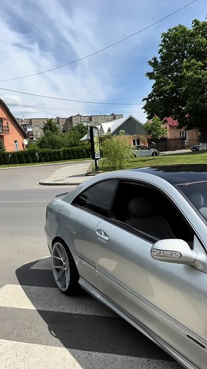 Exploring the Mercedes-Benz CLK W209: Sound and Performance