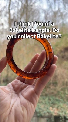 Do you collect Bakelite? #thrifting #vintagefinds #vintagejewelry #bakelite #bakelitejewelry
