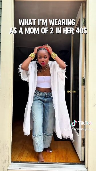 Chic and Comfortable Mom Style for Women Over 40