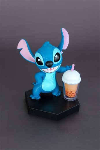 Ooh, who’s in the box? 👀✨ Series 2 is full of Stitchy surprises—unbox your mini and see which lil’ troublemaker joined the ohana! 🧸💙🌺 #YuMeToys #Stitch #YuMeHeroBox