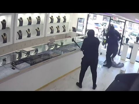 Smash-and-grab robbers raid New Jersey jewelry store with sledgehammers