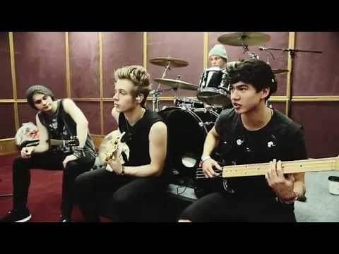 5 Seconds Of Summer - Billboard Music Awards 2014 (Part 1)