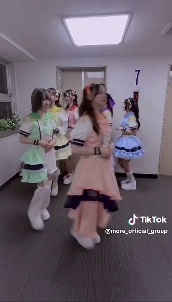 新衣装発表！アイドルの魅力を見逃さないで